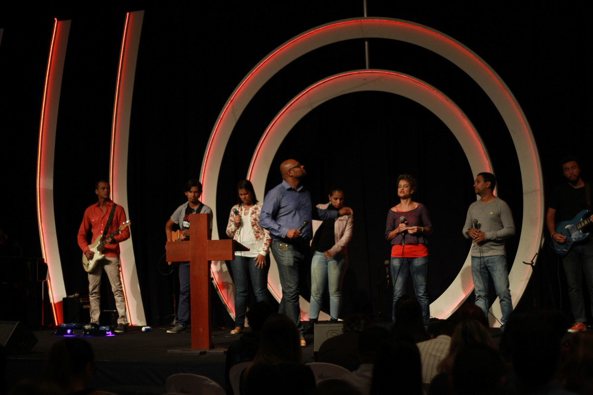 Louvor na Igreja Missão Praia da Costa pelo fotógrafo Douglas Maia