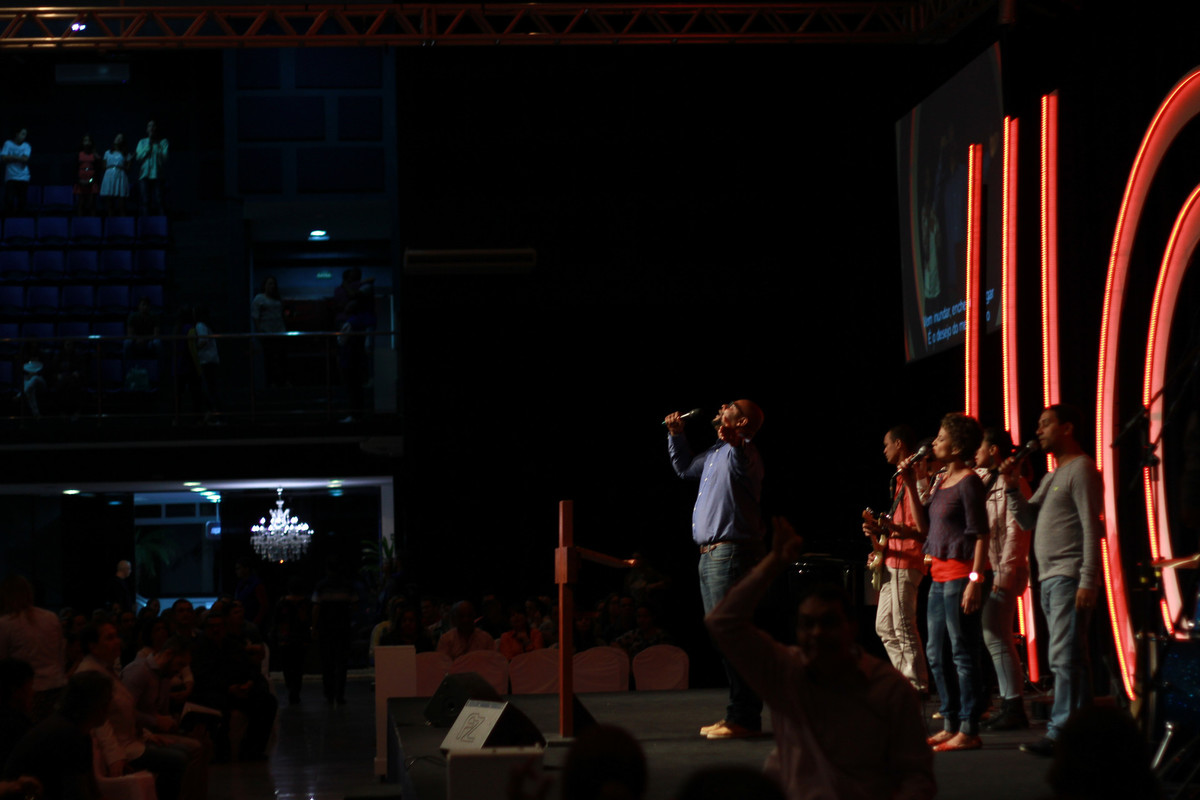 Adoração na Igreja Missão Praia da Costa pelo fotógrafo Douglas Maia
