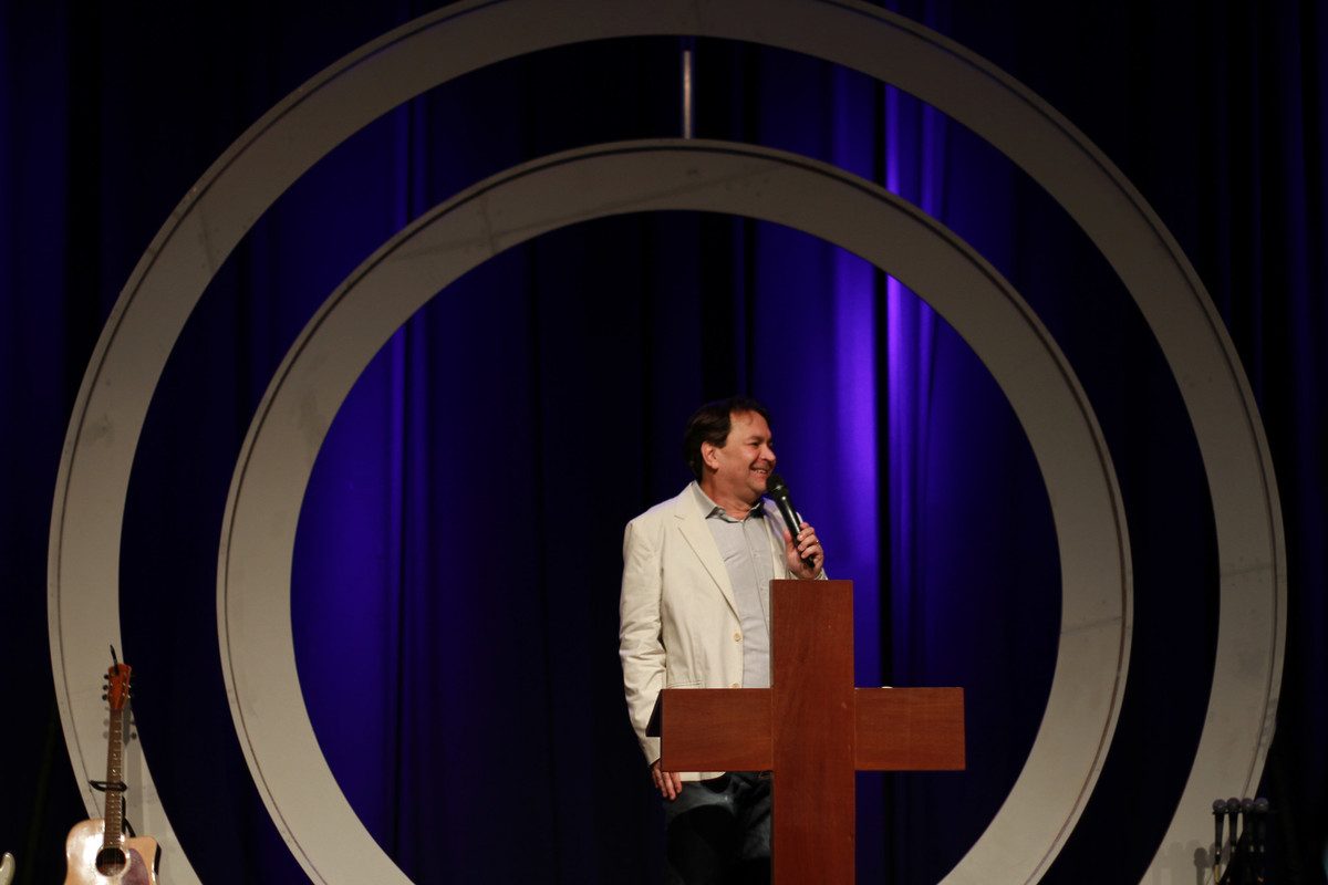 Pastor Simonton falando Igreja Missão Praia da Costa pelo fotógrafo Douglas Maia