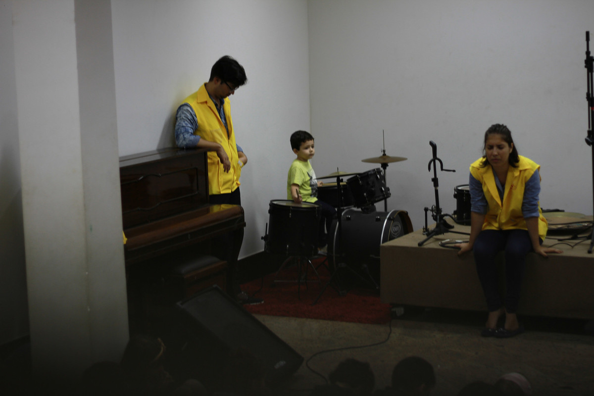 Sala das crianças com louvor na Igreja Missão Praia da Costaia das crianças-Igreja Missão Praia da Costa pelo fotógrafo Douglas Maia