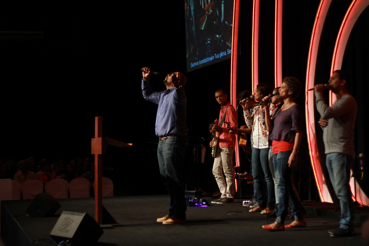 Louvor e Adoração na Igreja Missão Praia da Costa pelo fotógrafo Douglas Maia