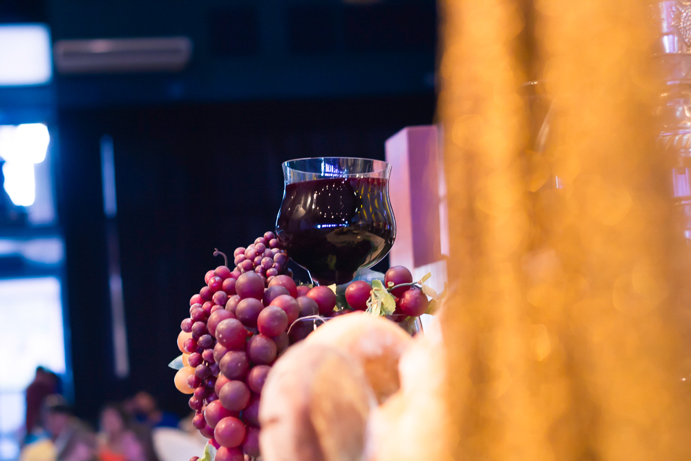 Santa Ceia na Igreja Missão Praia da Costa pelo fotógrafo Douglas Maia o Calice