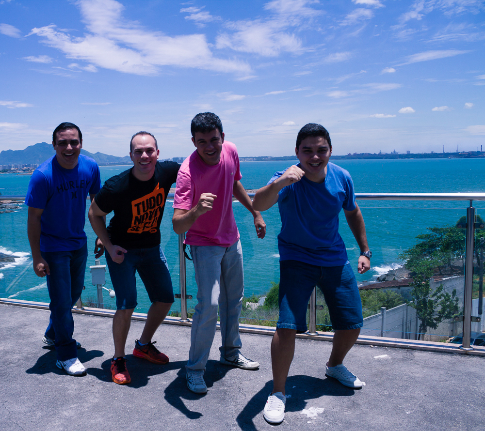 Homens do Grupo Up da Igreja Missão Praia da Costa pelo fotógrafo Douglas Maia