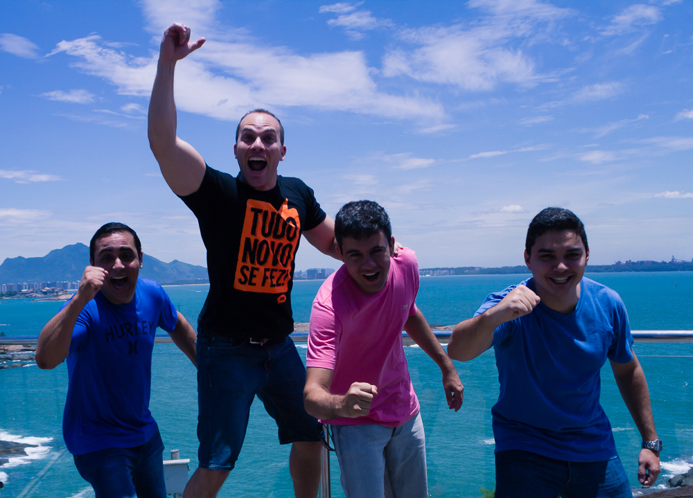 Homens do Grupo Up Igreja Missão Praia da Costa pelo fotógrafo Douglas Maia