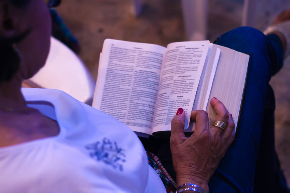 Palavra de Deus pelo fotógrafo Douglas Maia na Igreja Missão Praia da Costa