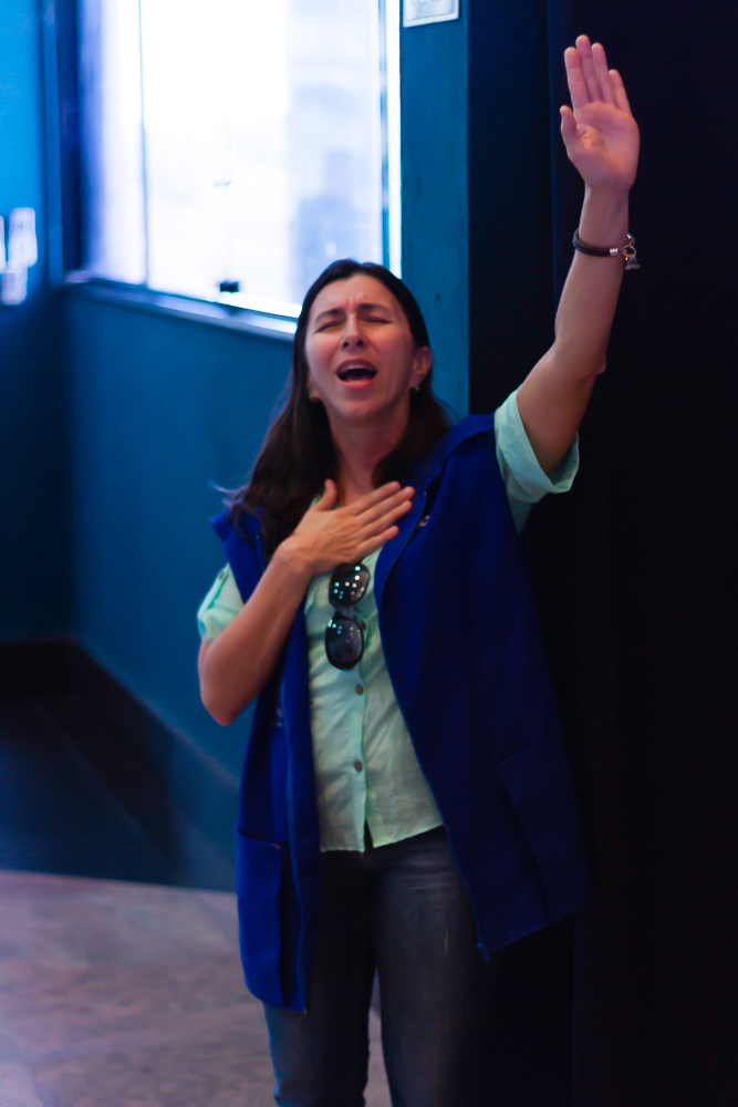 Adorando a Deus de coração na Igreja Missão Praia da Costa pelo fotógrafo Douglas Maia