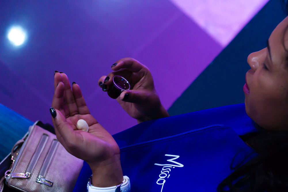 Pão e cálice na Santa Ceia na Igreja Missão Praia da Costa pelo fotógrafo Douglas Maia