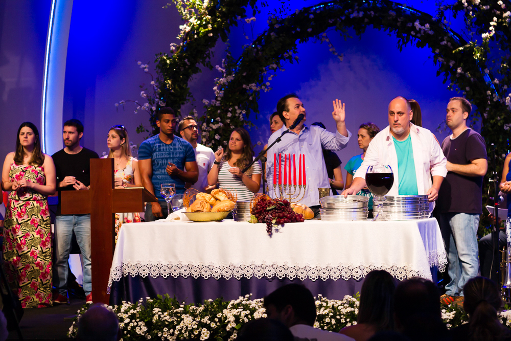 Santa Ceia na Igreja Missão Praia da Costa pelo fotógrafo Douglas Maia