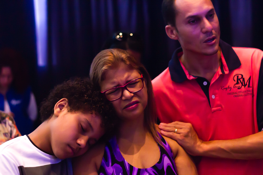 Quebrantamento na Igreja Missão Praia da Costa pelo fotógrafo Douglas Maia