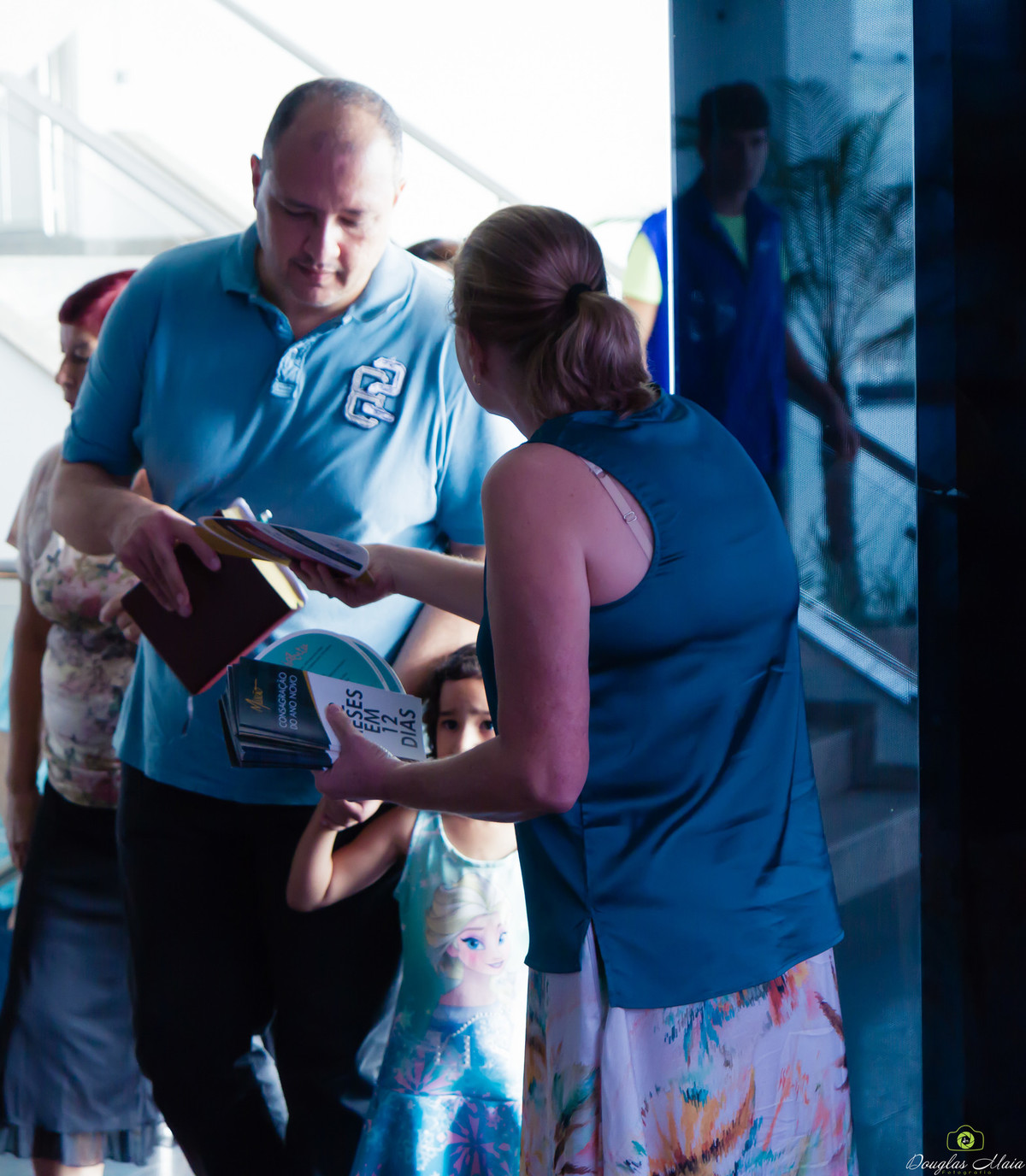 Recepção dos fiéis na Igreja Missão Praia da Costa pelo fotógrafo Douglas Maia