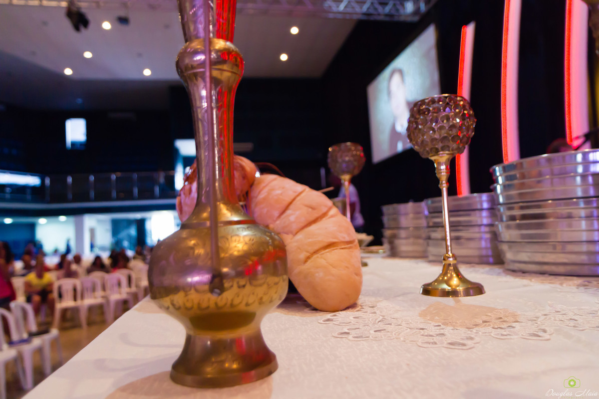 Pão da Santa Ceia na Igreja Missão Praia da Costa pelo fotógrafo Douglas Maia