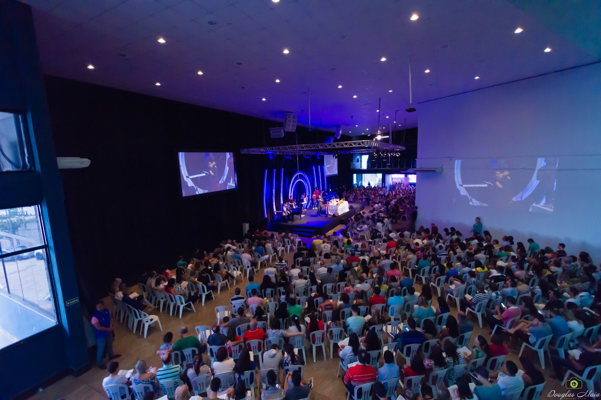 Culto na Igreja Missão Praia da Costa pelo fotógrafo Douglas Maia