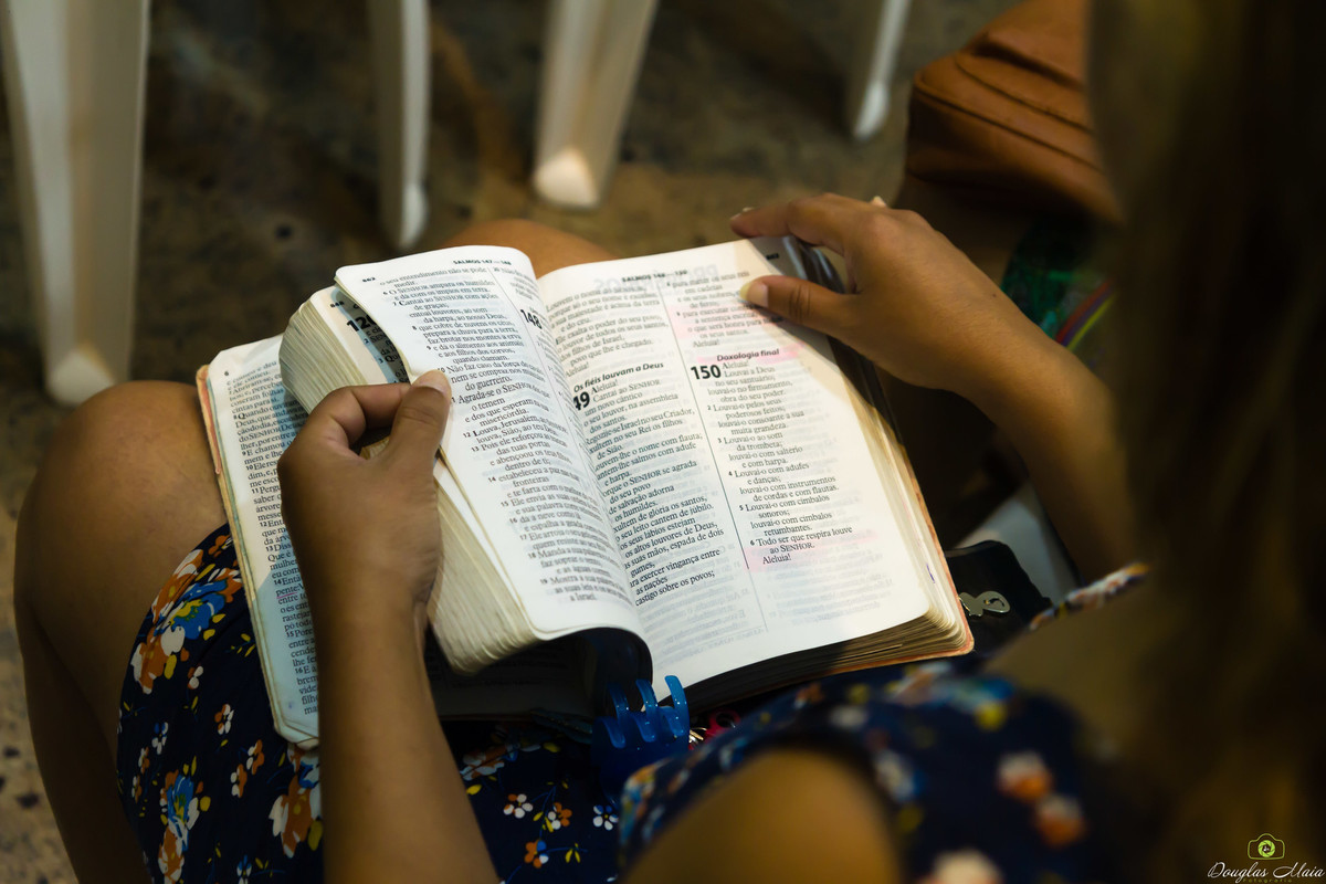 Palavra de Deus na Igreja Missão Praia da Costa pelo fotógrafo Douglas Maia