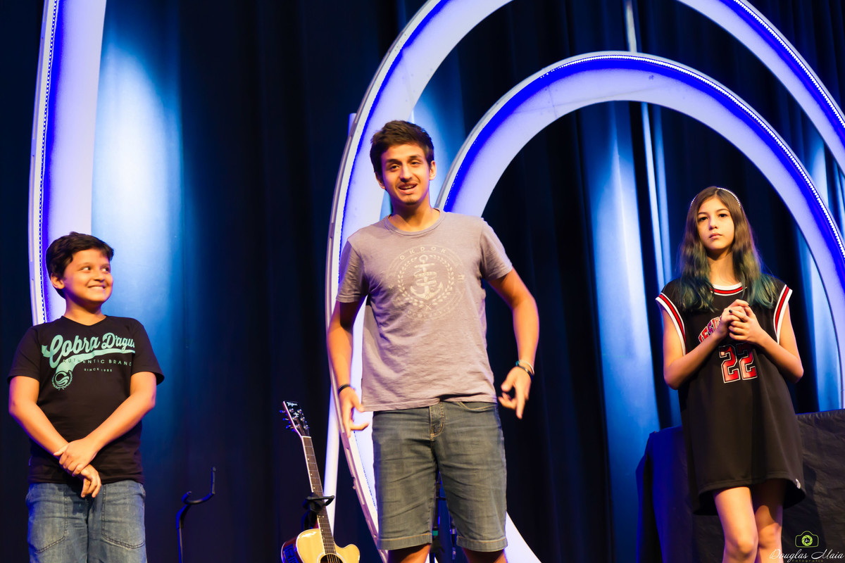 Jovem participa da Caminhada Bíblica na Igreja Missão Praia da Costa pelo fotógrafo Douglas Maia