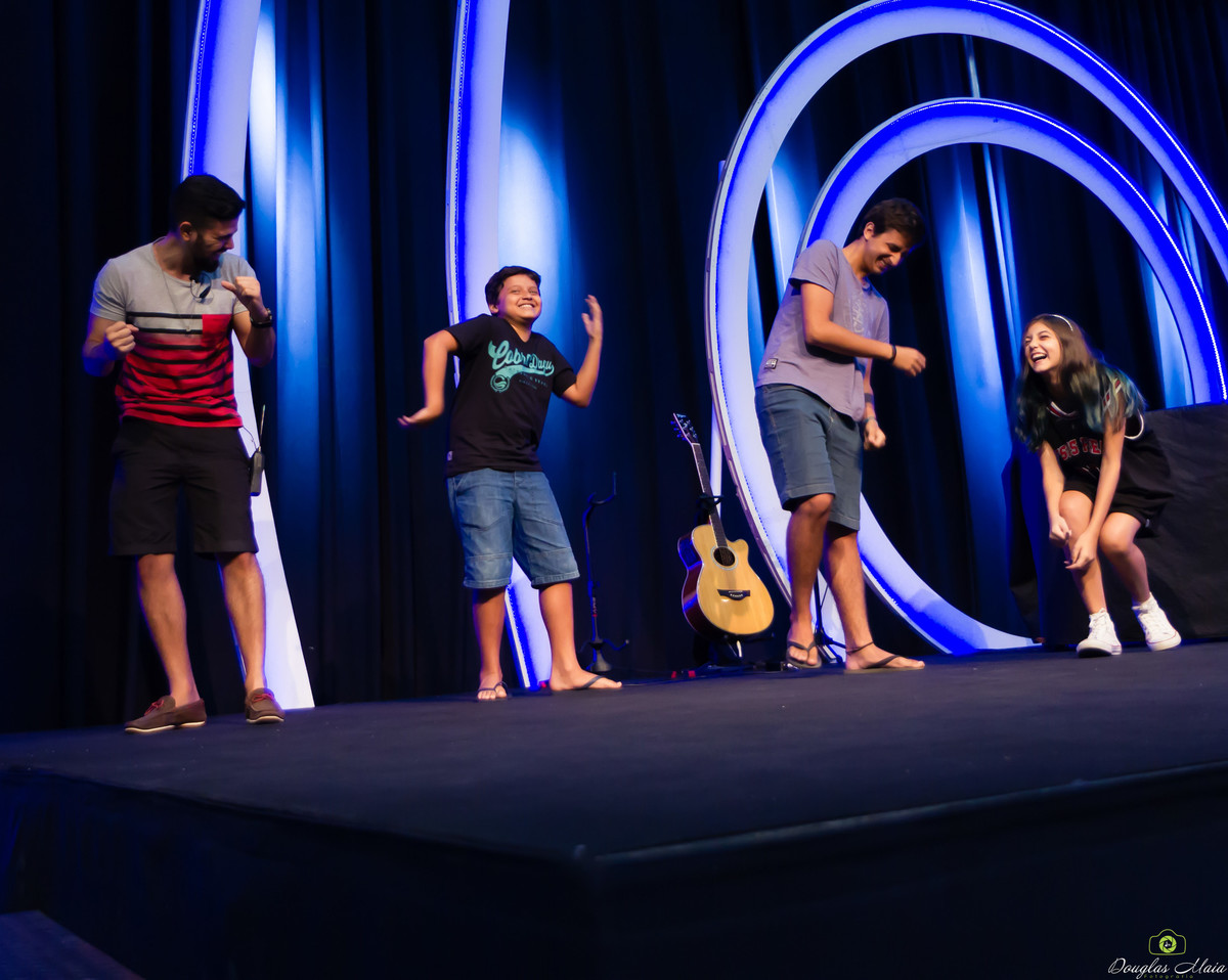 Muita alegria na Caminha Bíblica na Igreja Missão Praia da Costa pelo fotógrafo Douglas Maia