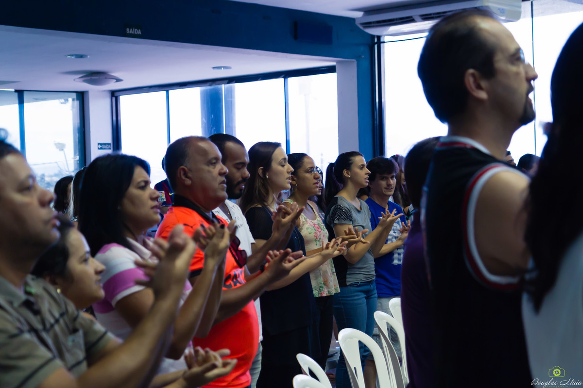 Igreja Missão Praia da Costa participando da Caminhada Bíblica pelo fotógrafo Douglas Maia