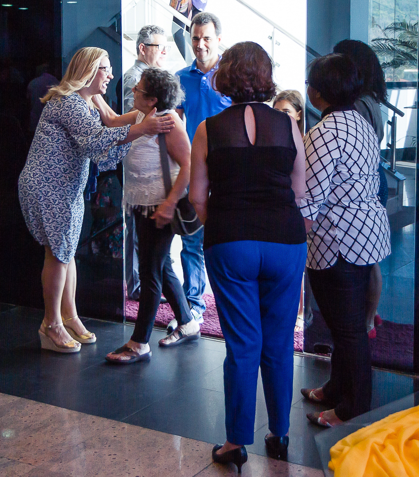 Fieis são recebidos com carinho na Igreja Missão Praia da Costa pelo fotógrafo Douglas Maia