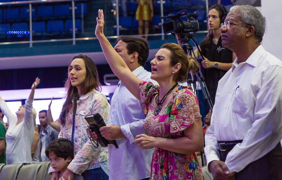 Conectada com Deus Igreja Missão Praia da Costa pelo fotógrafo Douglas Maia