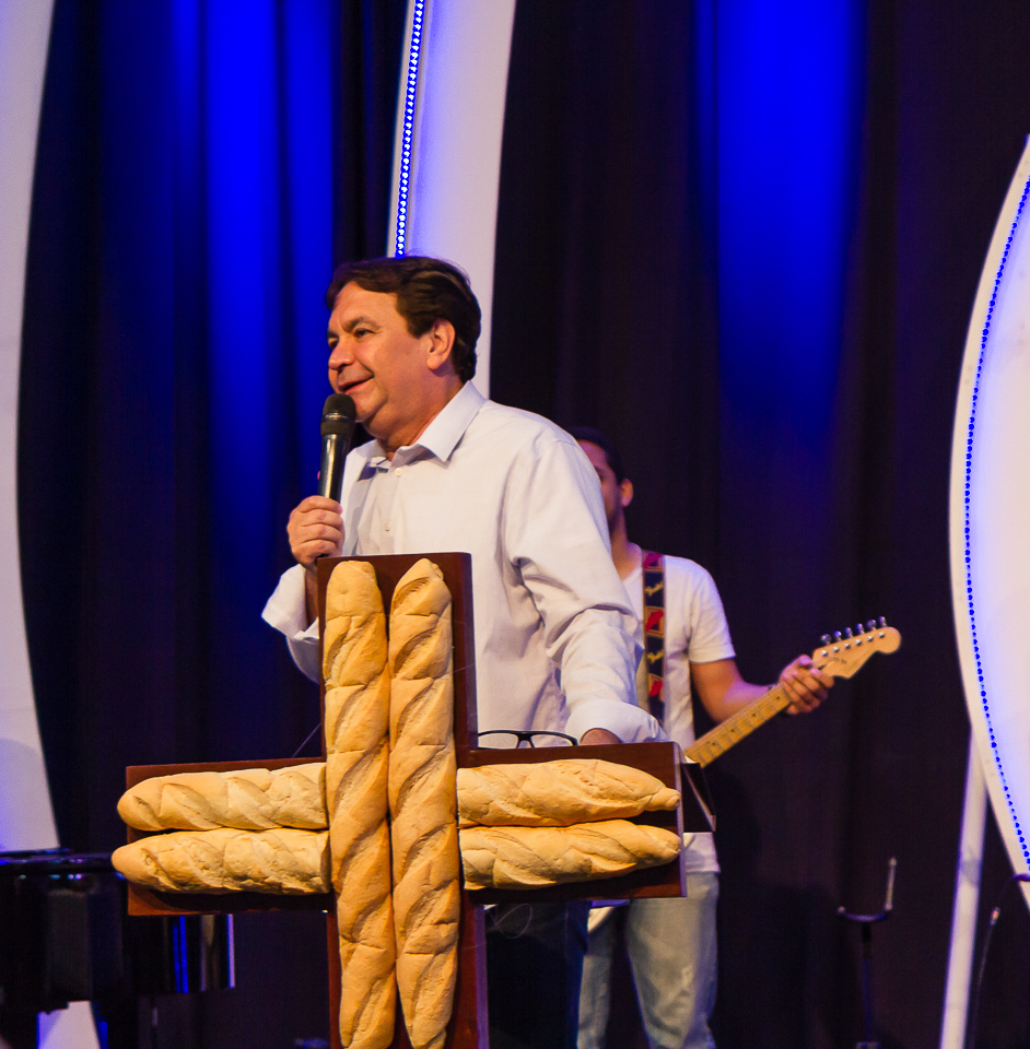 Pastor Simonton Santa Ceia na Igreja Missão Praia da Costa pelo fotógrafo Douglas Maia