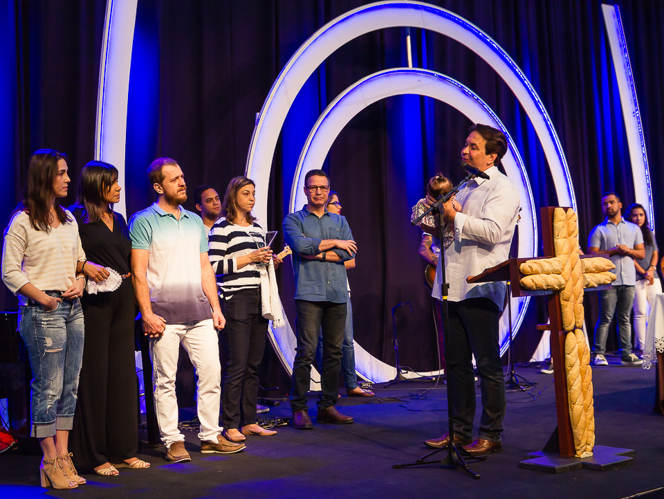 Pastor Simonton e família de criança na v