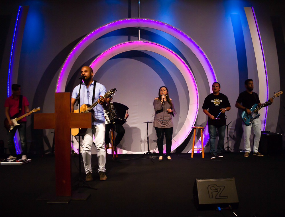 Louvor e adoração na Igreja Missão Praia da Costa pelo fotógrafo Douglas Maia