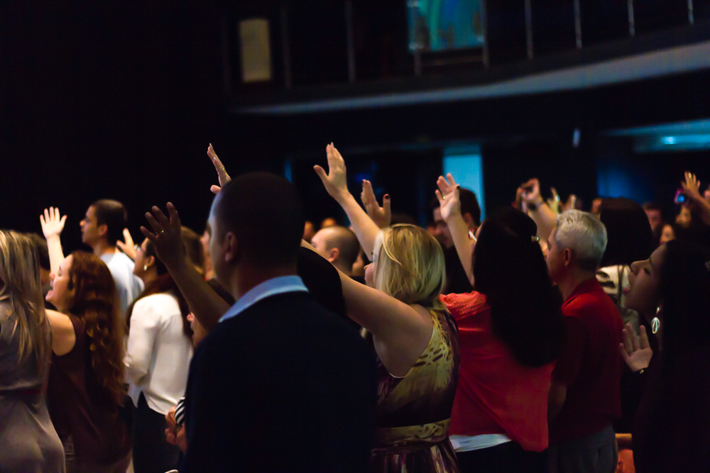 Igreja Missão Praia da Costa adorando ao Senhor pelo fotógrafo Douglas Maia