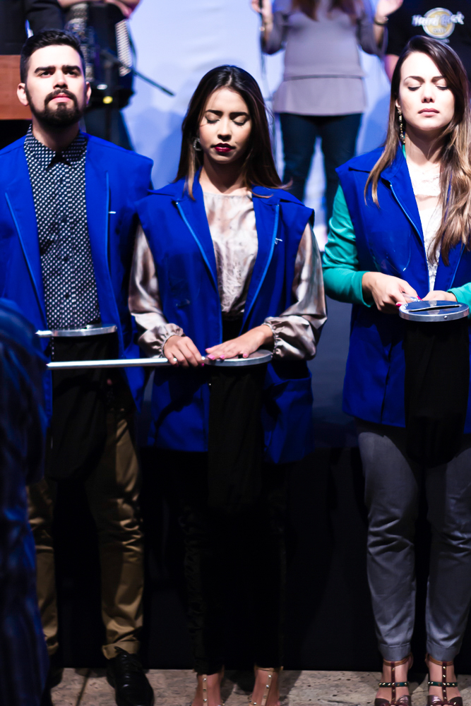 Host orando pelos dízimos e ofertas na Igreja Missão Praia da Costa pelo fotógrafo Douglas Maia