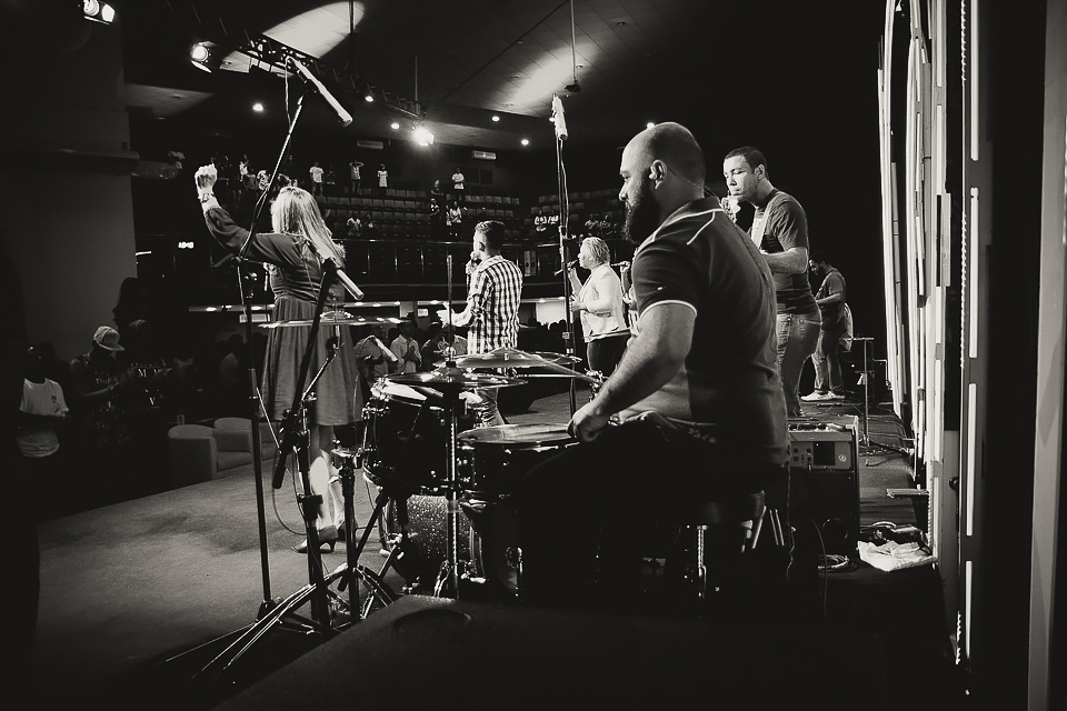 Bateria no louvor da Igreja Missão Praia da Costa pelo fotógrafo Douglas Maia