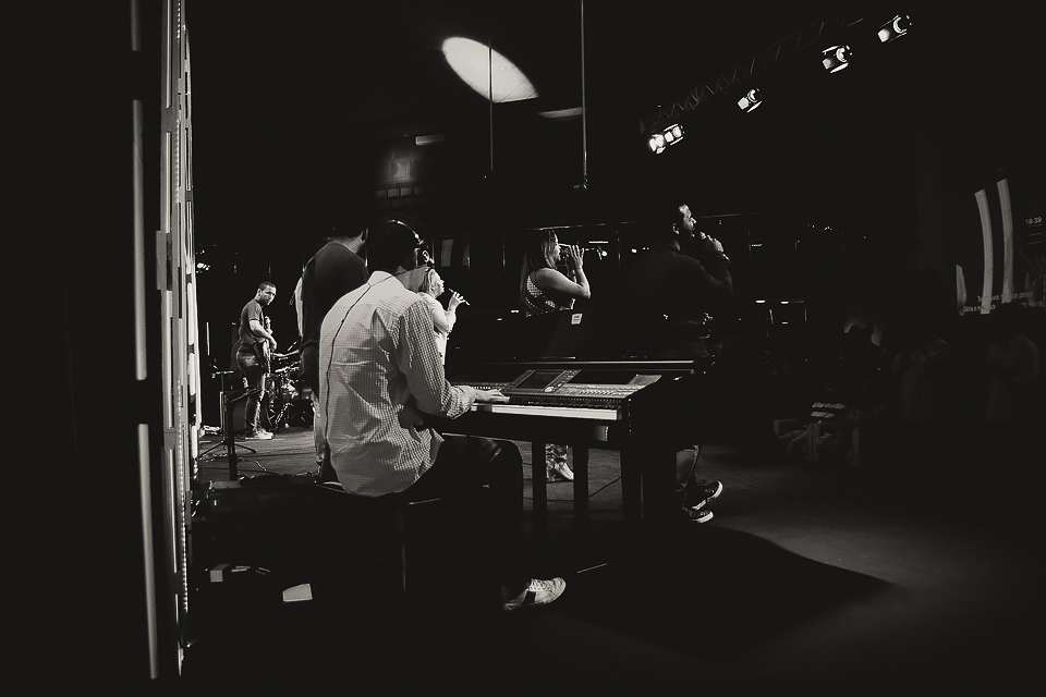 Piano Louvor Igreja Missão Praia da Costa pelo fotógrafo Douglas Maia