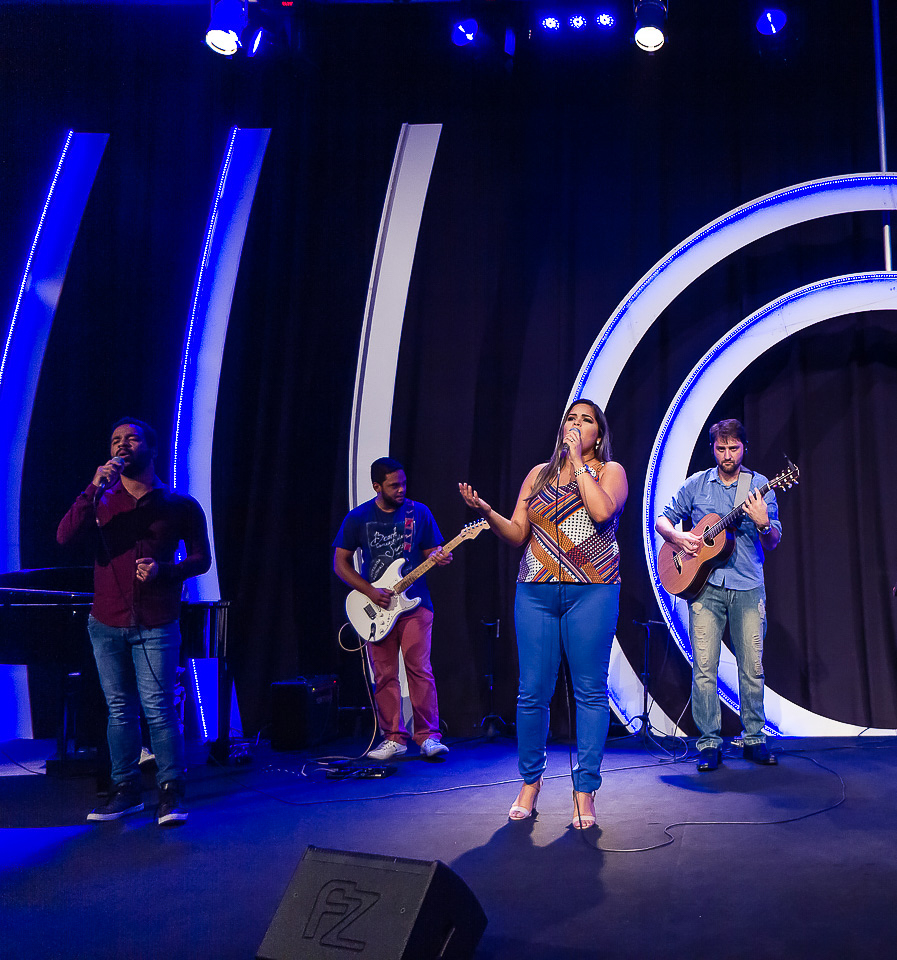 Adoração a Deus na Igreja Missão Praia da Costa pelo fotógrafo Douglas Maia