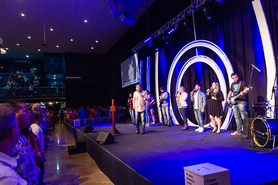 Culto abençoado Igreja Missão Praia da Costa pelo fotógrafo Douglas Maia