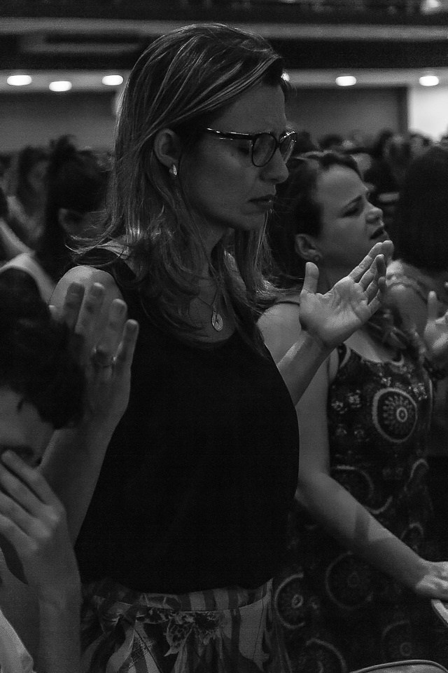 Adoração verdadeira na Igreja Missão Praia da Costa pelo fotógrafo Douglas Maia