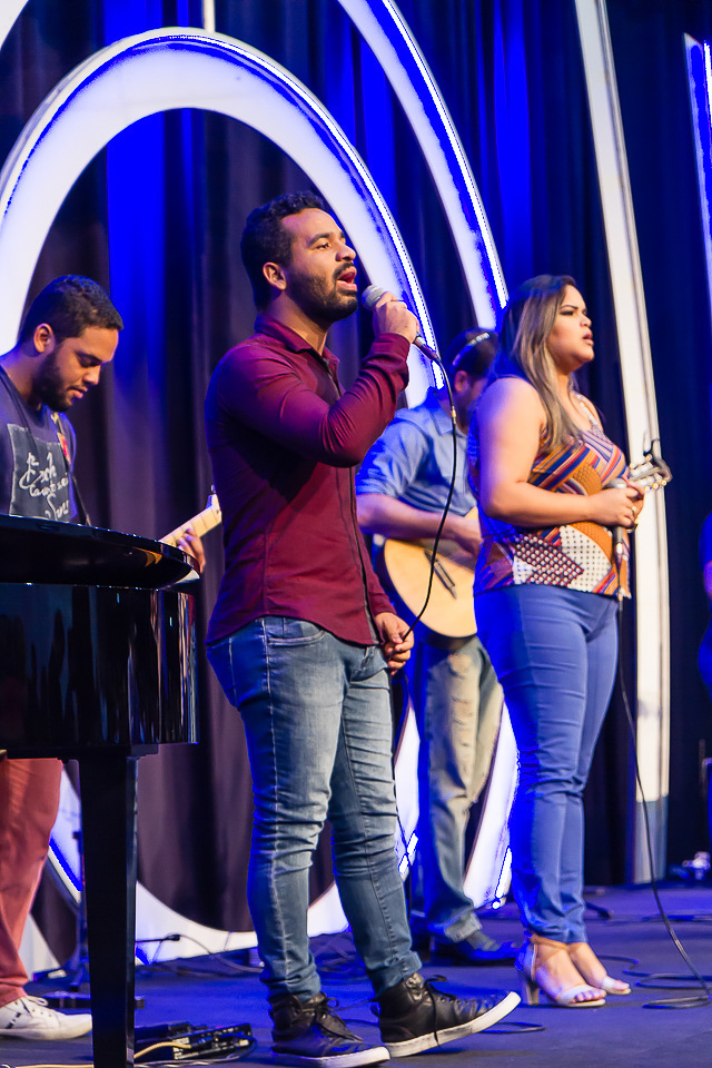 Louvor mais que especial na Igreja Missão Praia da Costa pelo fotógrafo Douglas Maia