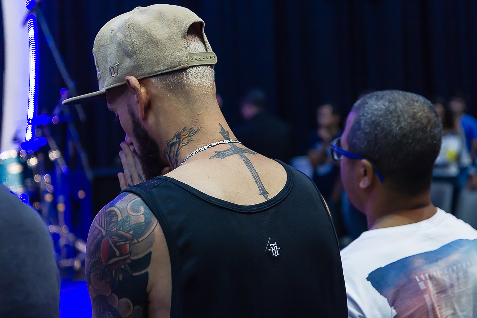 Tatuagem cruz Igreja Missão Praia da Costa pelo fotógrafo Douglas Maia