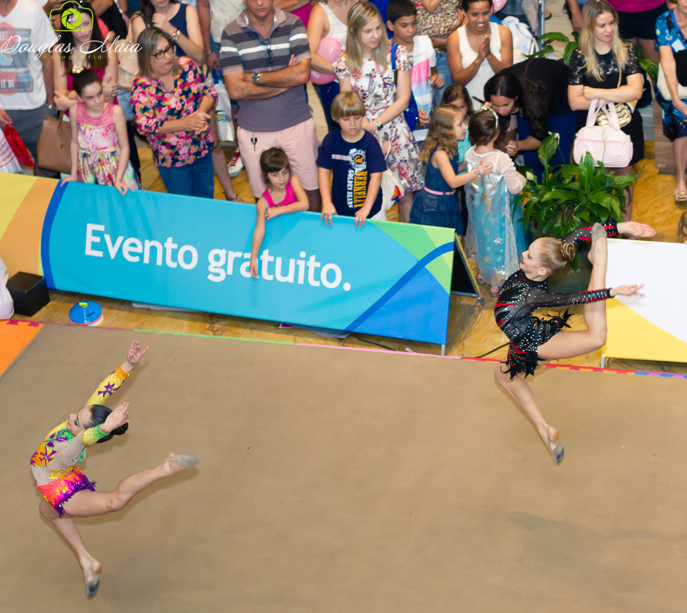 Ginastas saltando pelo fotógrafo Douglas Maia