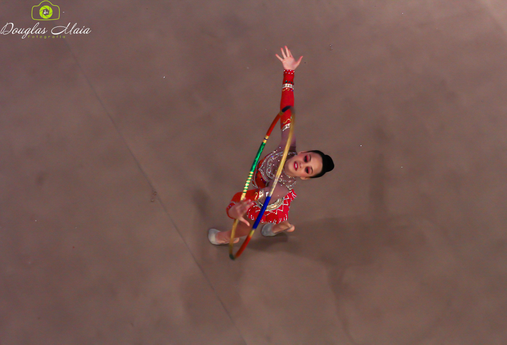 Ginástica rítmica com arco pelo fotógrafo Douglas Maia