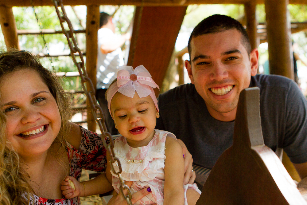 Família sorrindo pelo fotógrafo Douglas Maia