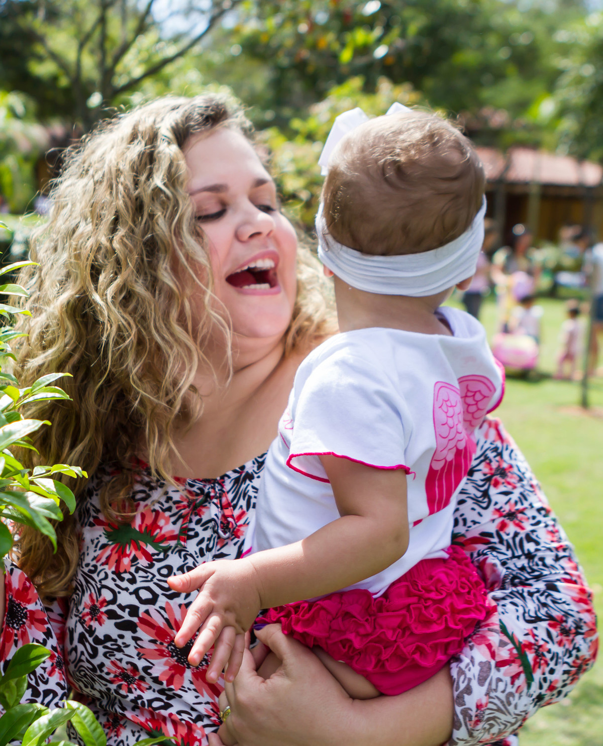 Mamãe olhando para Luísa pelo fotógrafo Douglas Maia