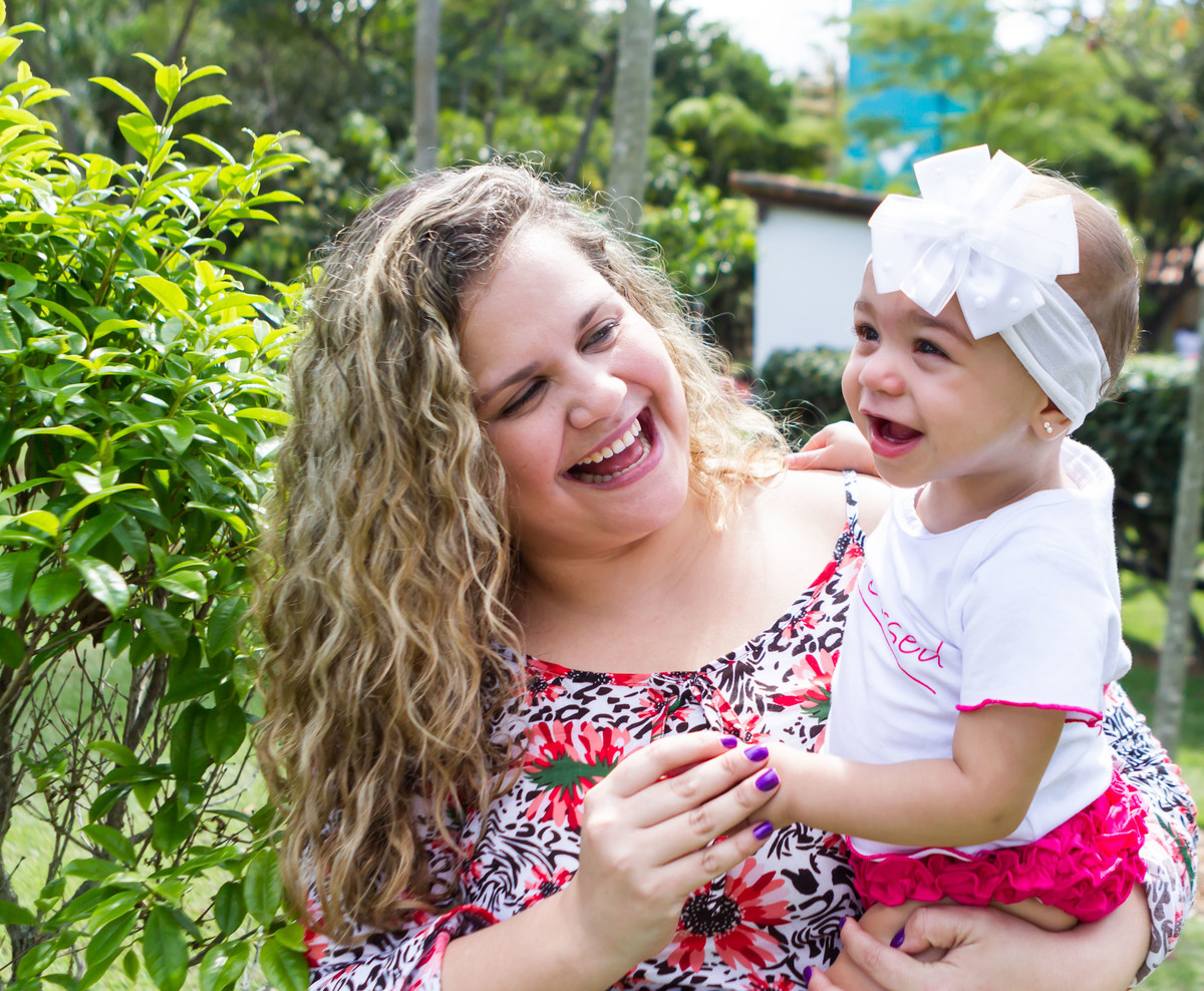 Muita alegria com a mamãe pelo fotógrafo Douglas Maia