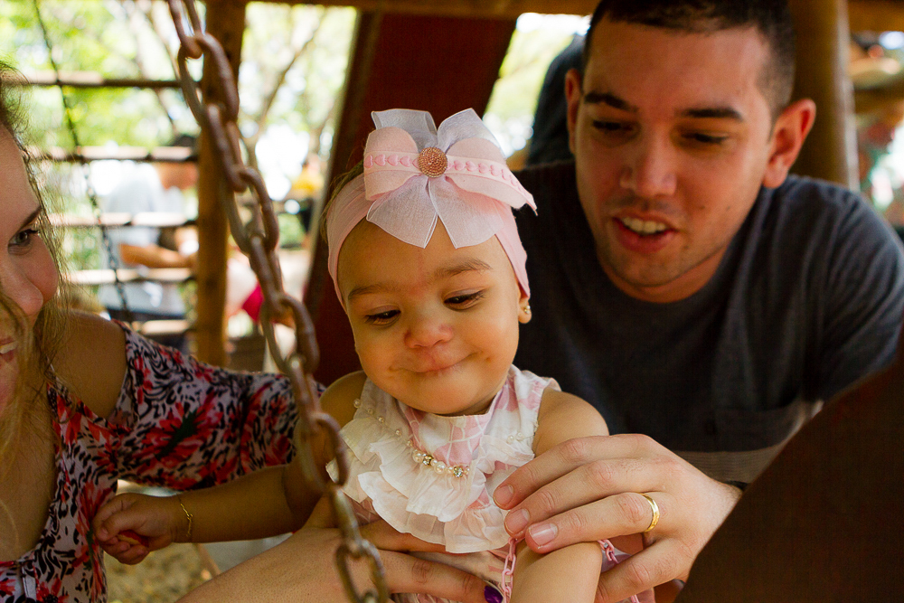 Luísa brinca no parquinho pelo fotógrafo Douglas Maia