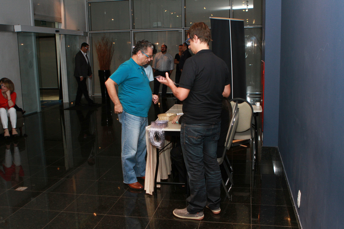 Senhor sendo recepcionado pelo fotógrafo Douglas Maia