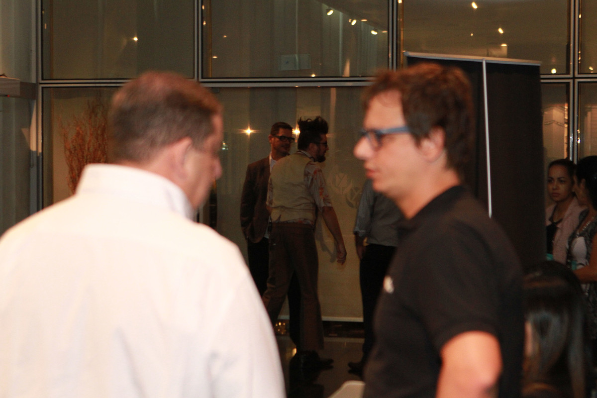 Recepcionista ao fundo pelo fotógrafo Douglas Maia