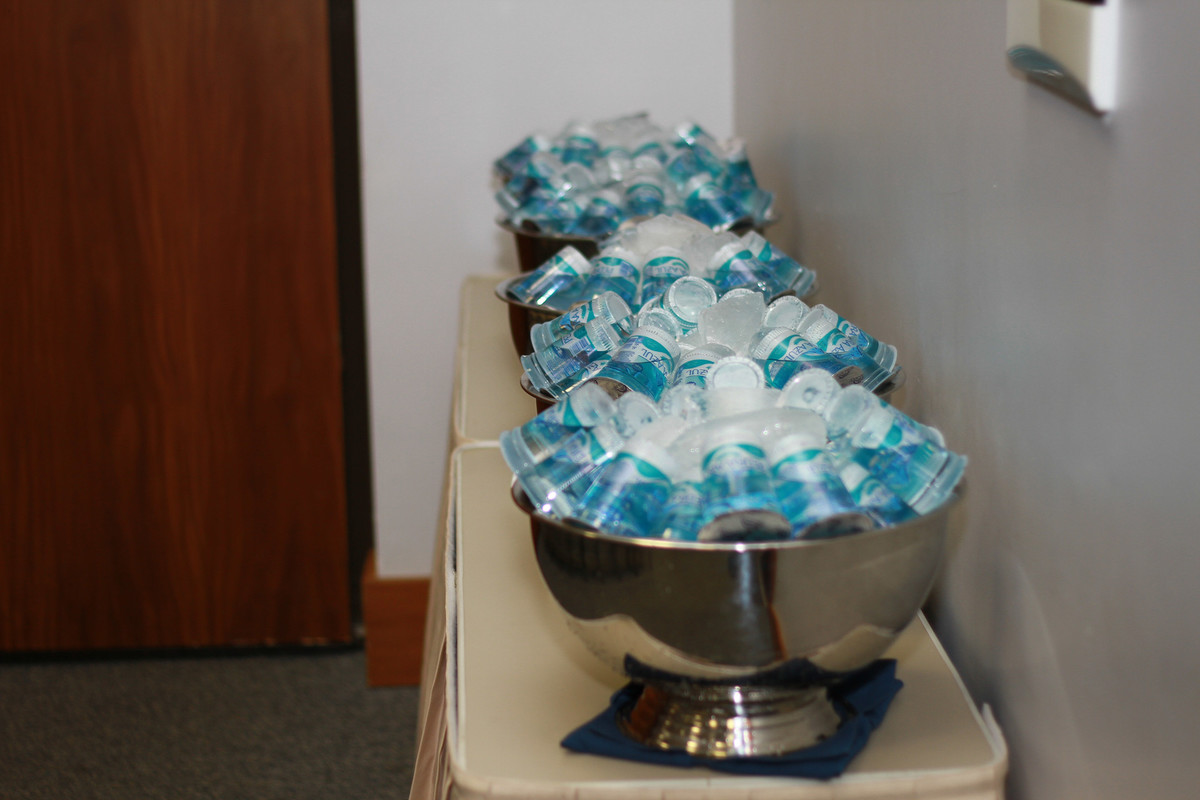 Água reservada para os convidados pelo fotógrafo Douglas Maia