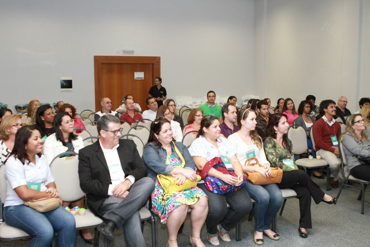 Convidados sorrindo pelo fotógrafo Douglas Maia