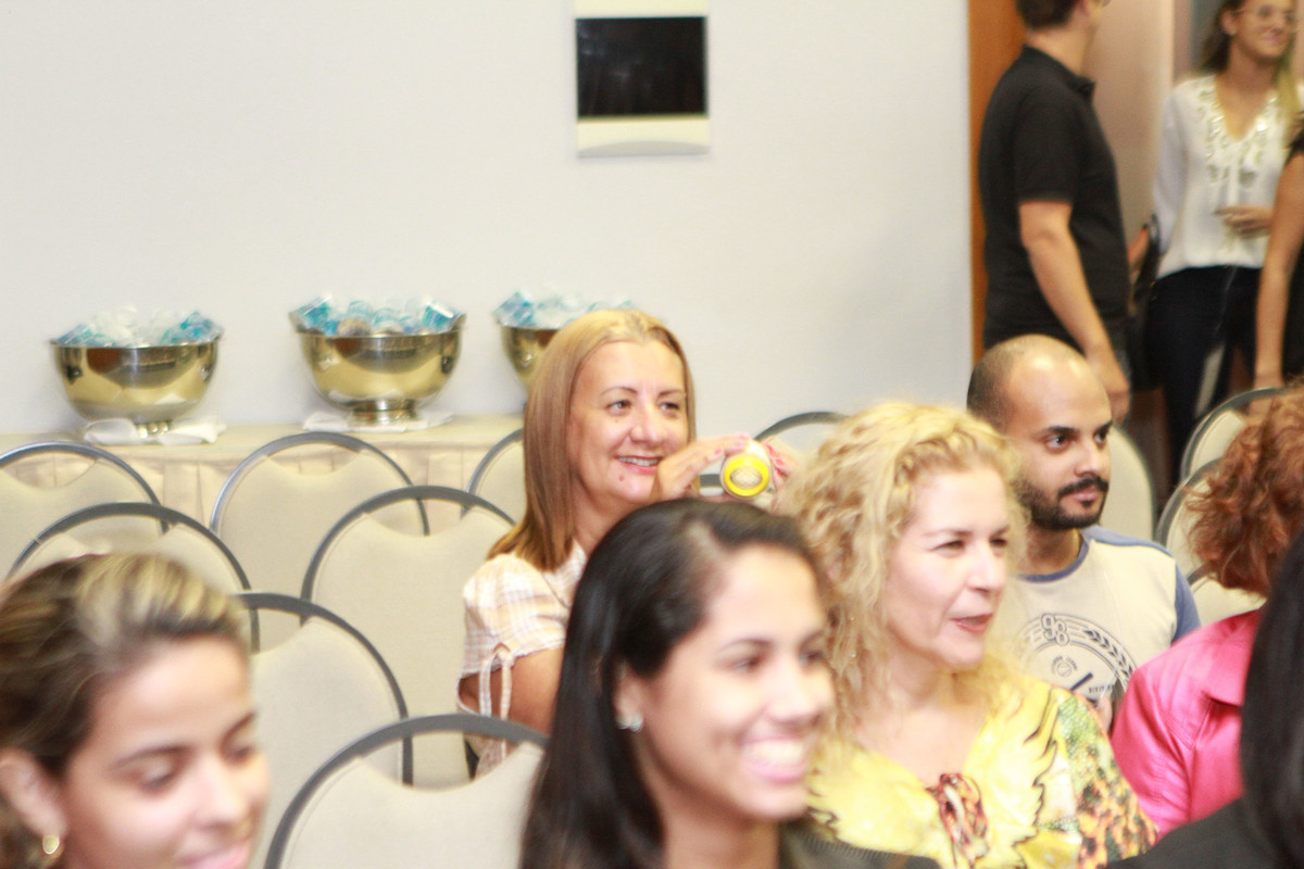 Pessoas sorrindo pelo fotógrafo Douglas Maia