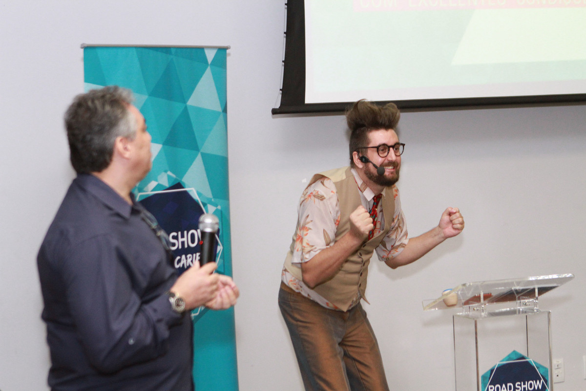 Homem faz brincadeira pelo fotógrafo Douglas Maia