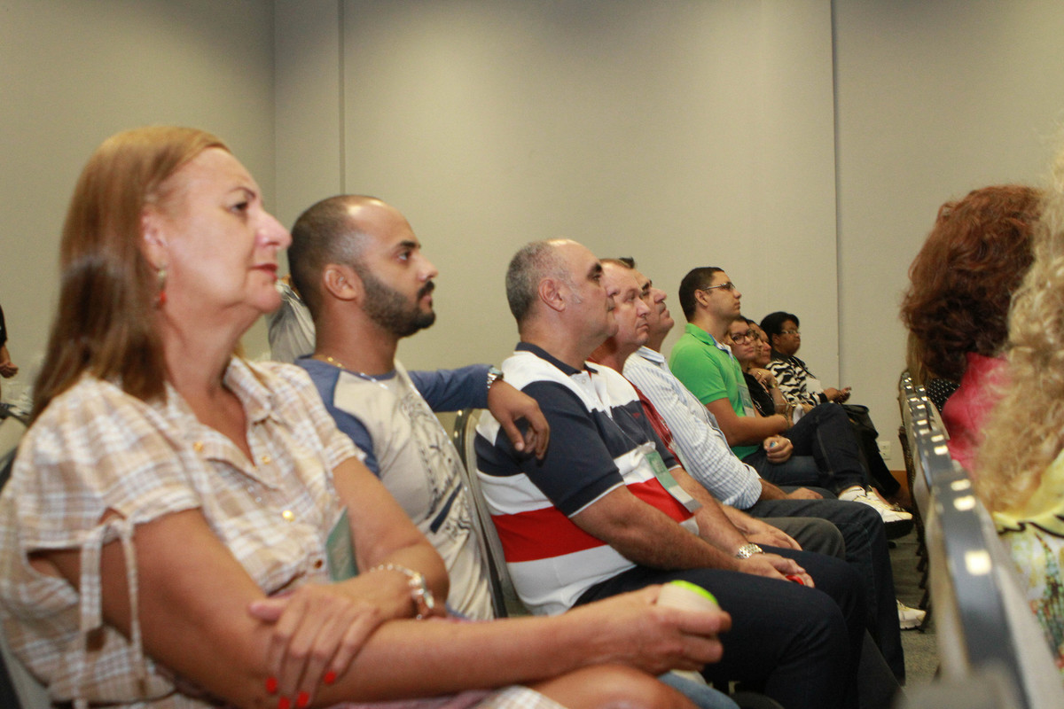 Convidados atentos ao evento pelo fotógrafo Douglas Maia