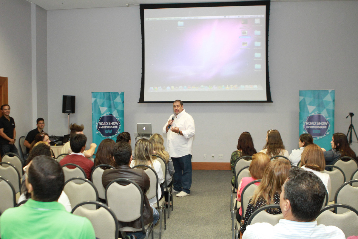 Palestra sobre Pull Mantur Road Show pelo fotógrafo Douglas Maia