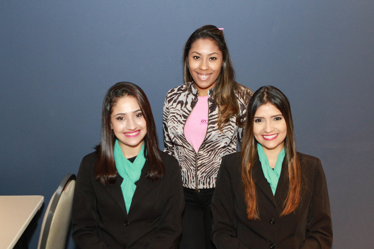 Recepcionistas simpáticas pelo fotógrafo Douglas Maia