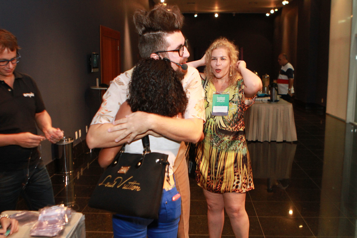 Recepção com abraço pelo fotógrafo Douglas Maia